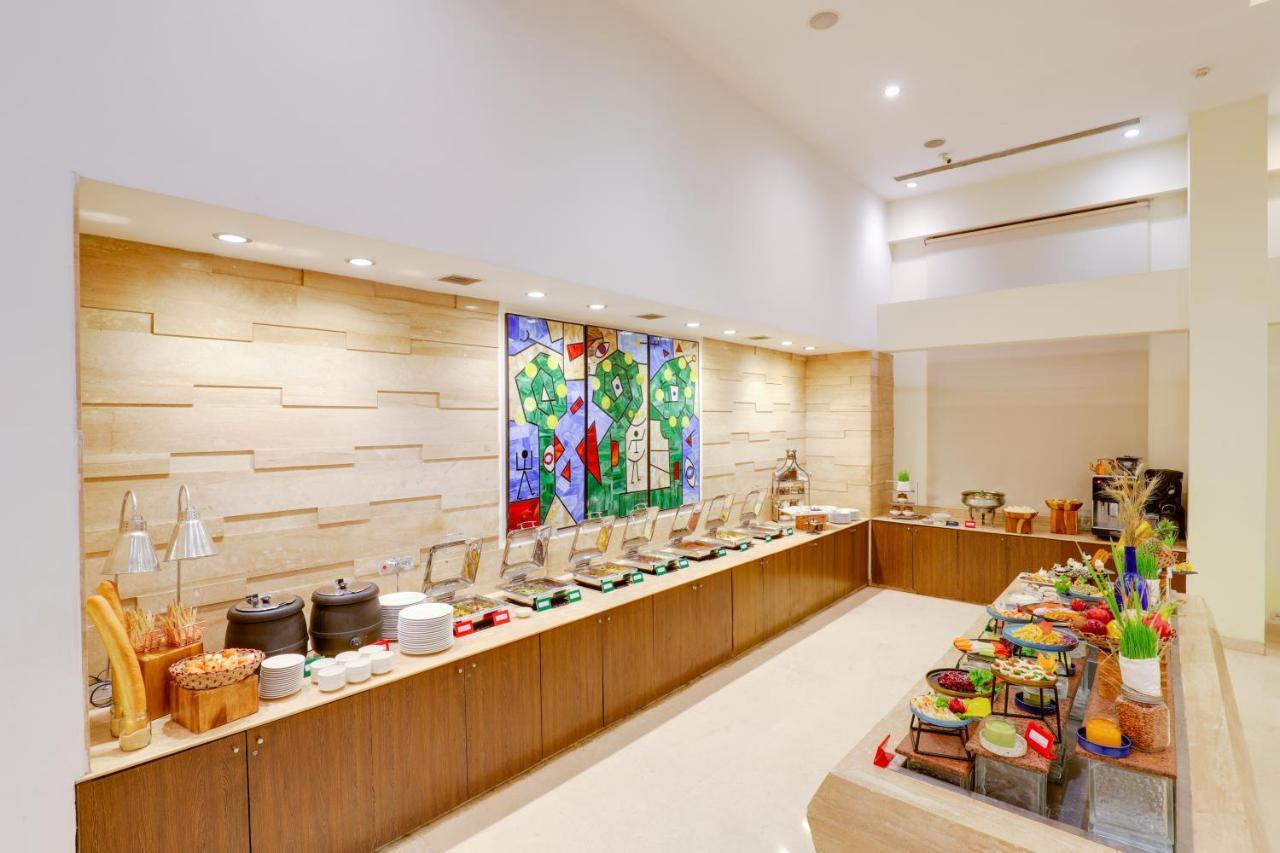Hotel Lemon Tree Premier 1, Gurugram 4*