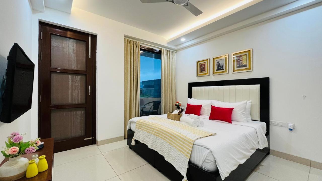 Bluo 3bhk Golf Course Road - Balcony, Lift, Terrace Gurgaon