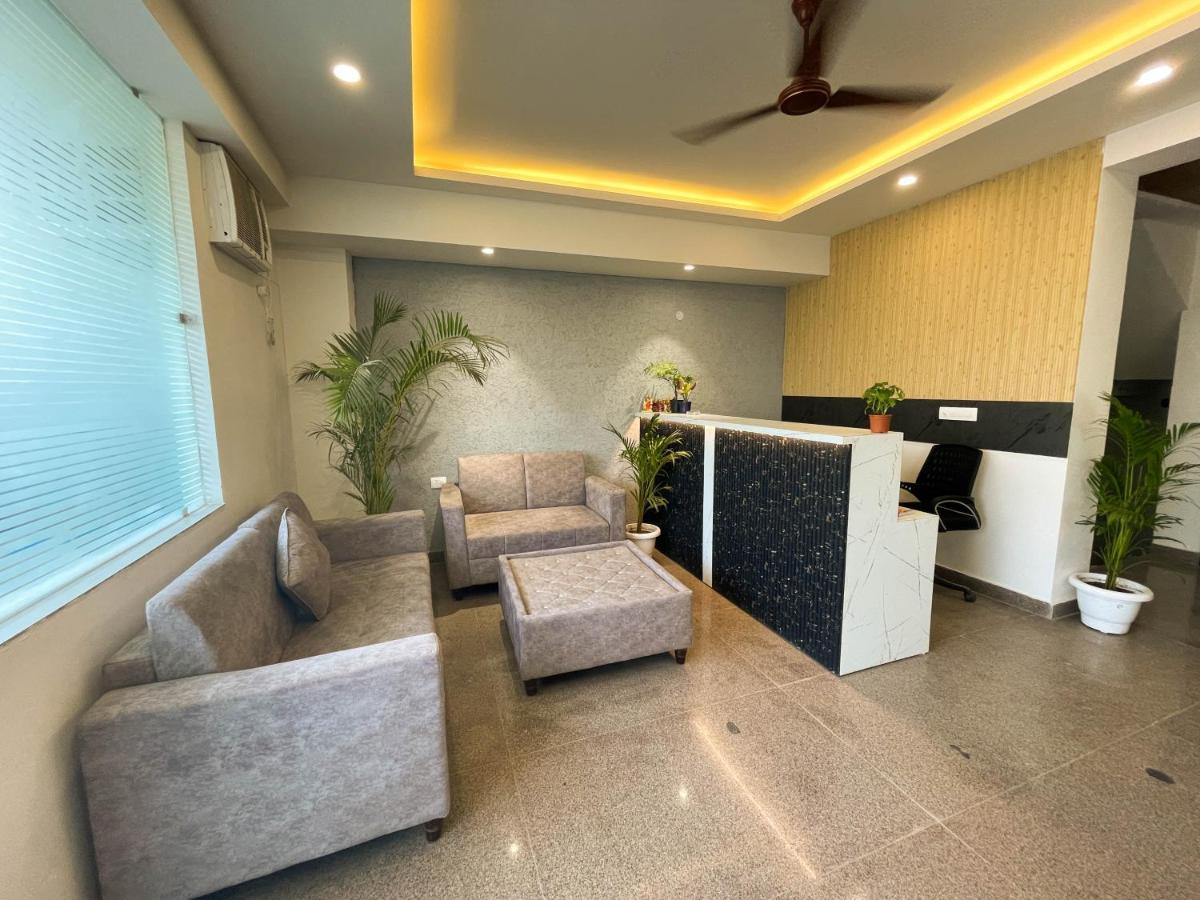 The Empire 1rk Near Max & Fortis Hospital Gurgaon