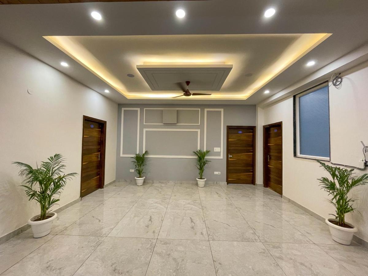 The Empire 1rk Near Max & Fortis Hospital Gurgaon