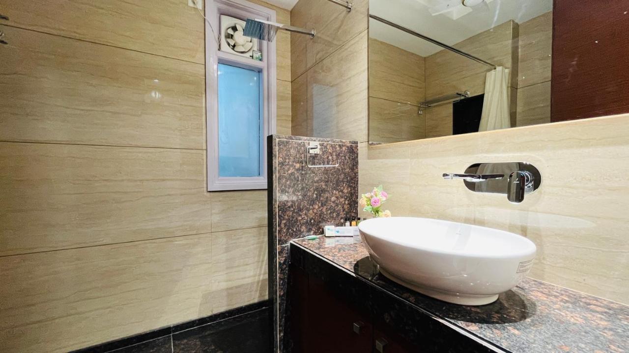 Bluo 3bhk Golf Course Road - Balcony, Lift, Terrace * Gurgaon