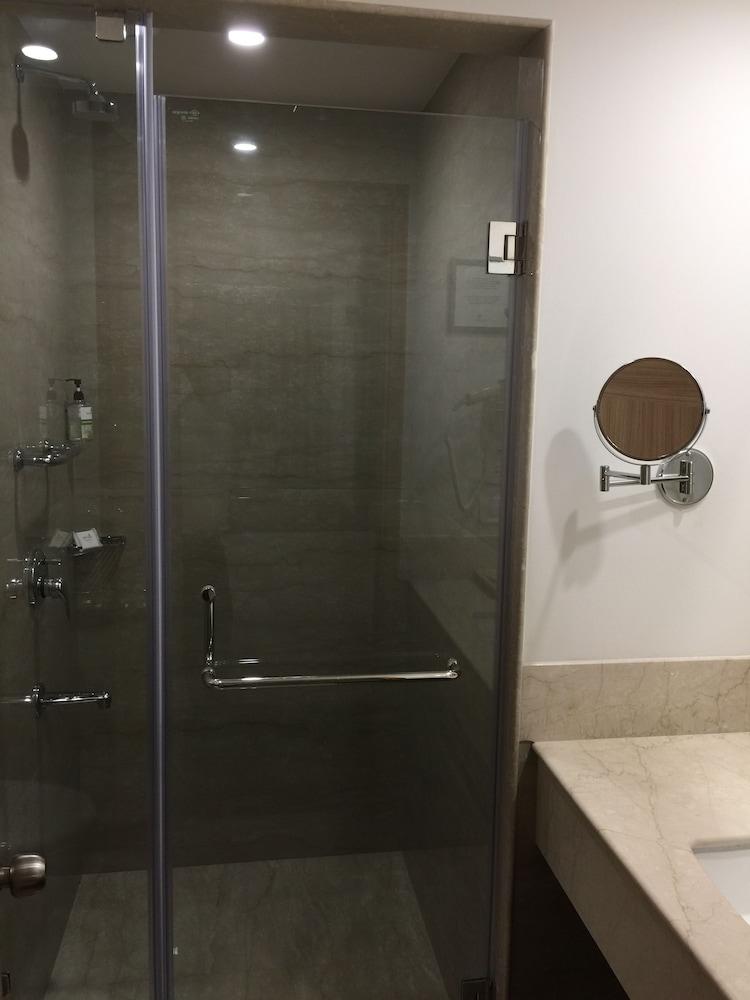 Hotel Red Fox By Lemon Tree Hotels, Sector 60, Gurugram 3*