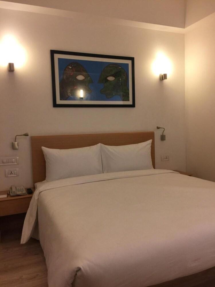 Hotel Red Fox By Lemon Tree Hotels, Sector 60, Gurugram Gurgaon