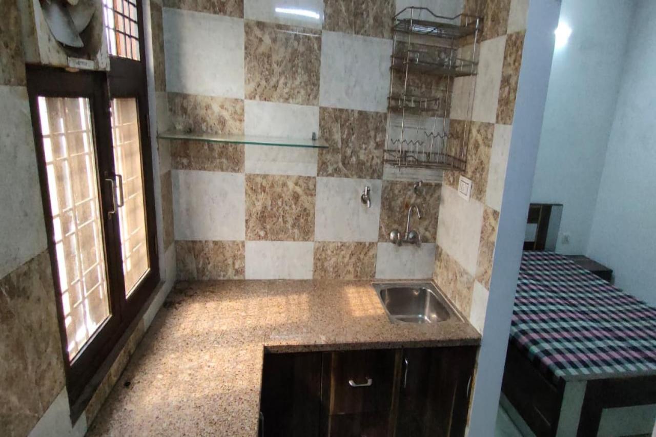 Oyo Q67 Near Omaxe Mall Apartment *