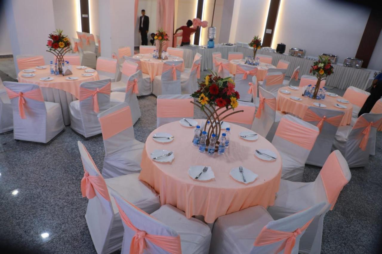 Rr Galaxy Hotel Gurgaon