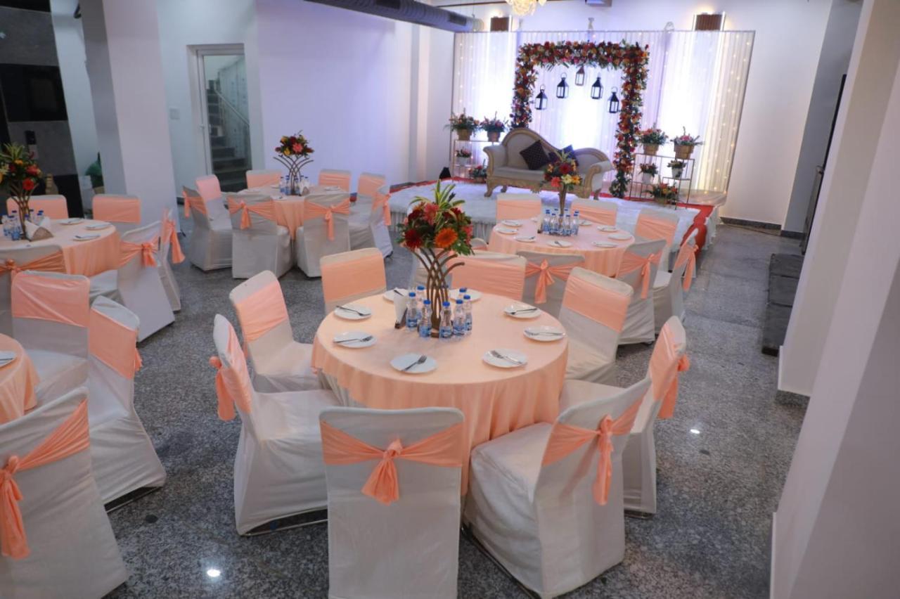 Rr Galaxy Hotel Gurgaon