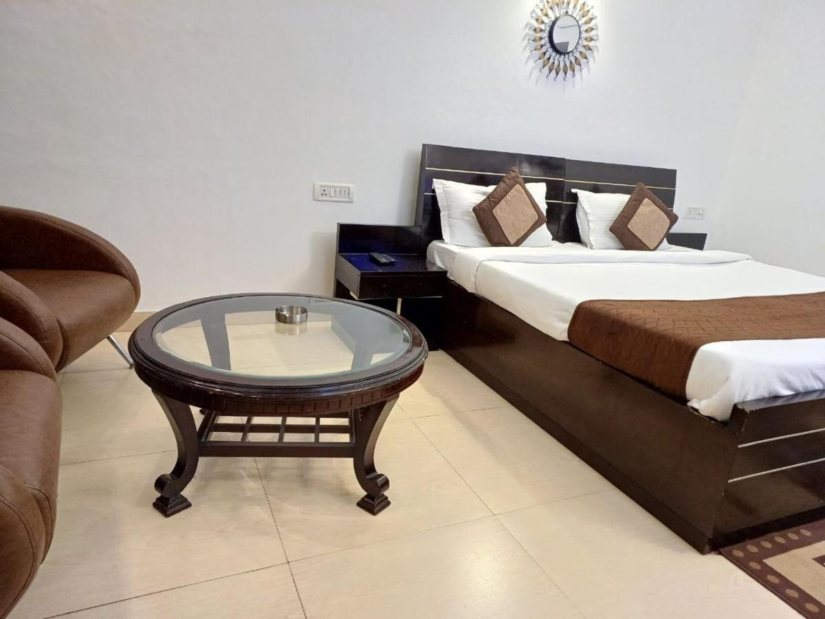 Hotel Skylark By Gabrian 3*