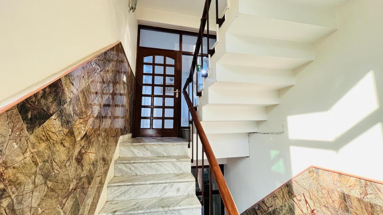 Starline Sector 28 3* Gurgaon
