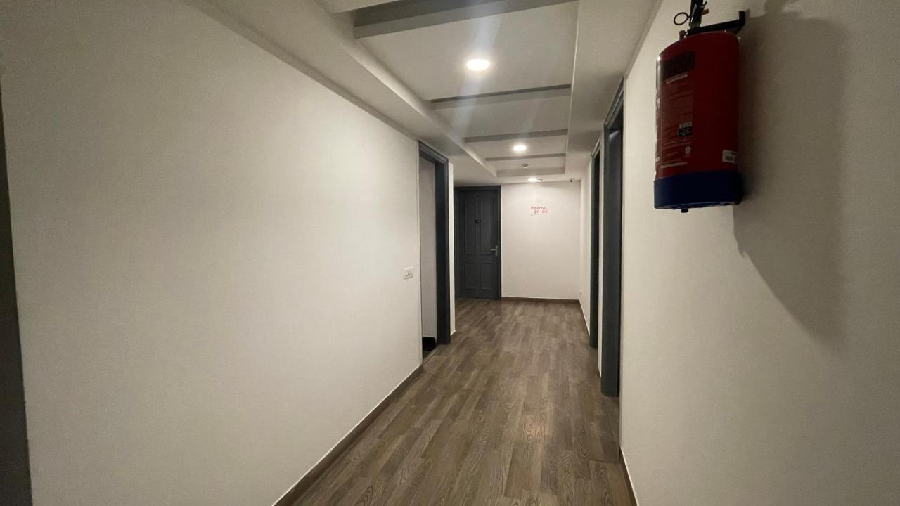Hotel Saltstayz Express - Golf Course Road & Dlf Phase-1 4*