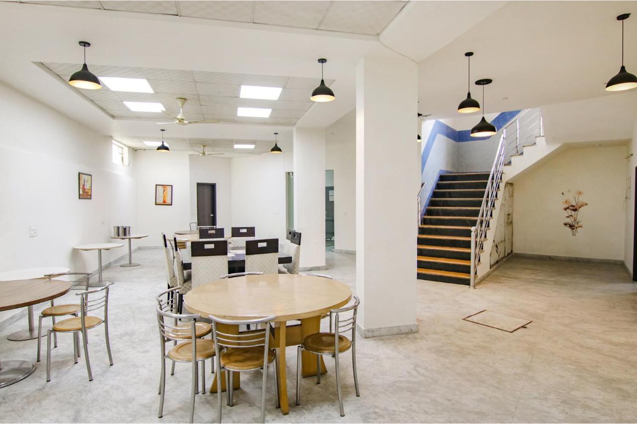 Leaf 9, Cyber Near Ambience Mall 3* Gurgaon