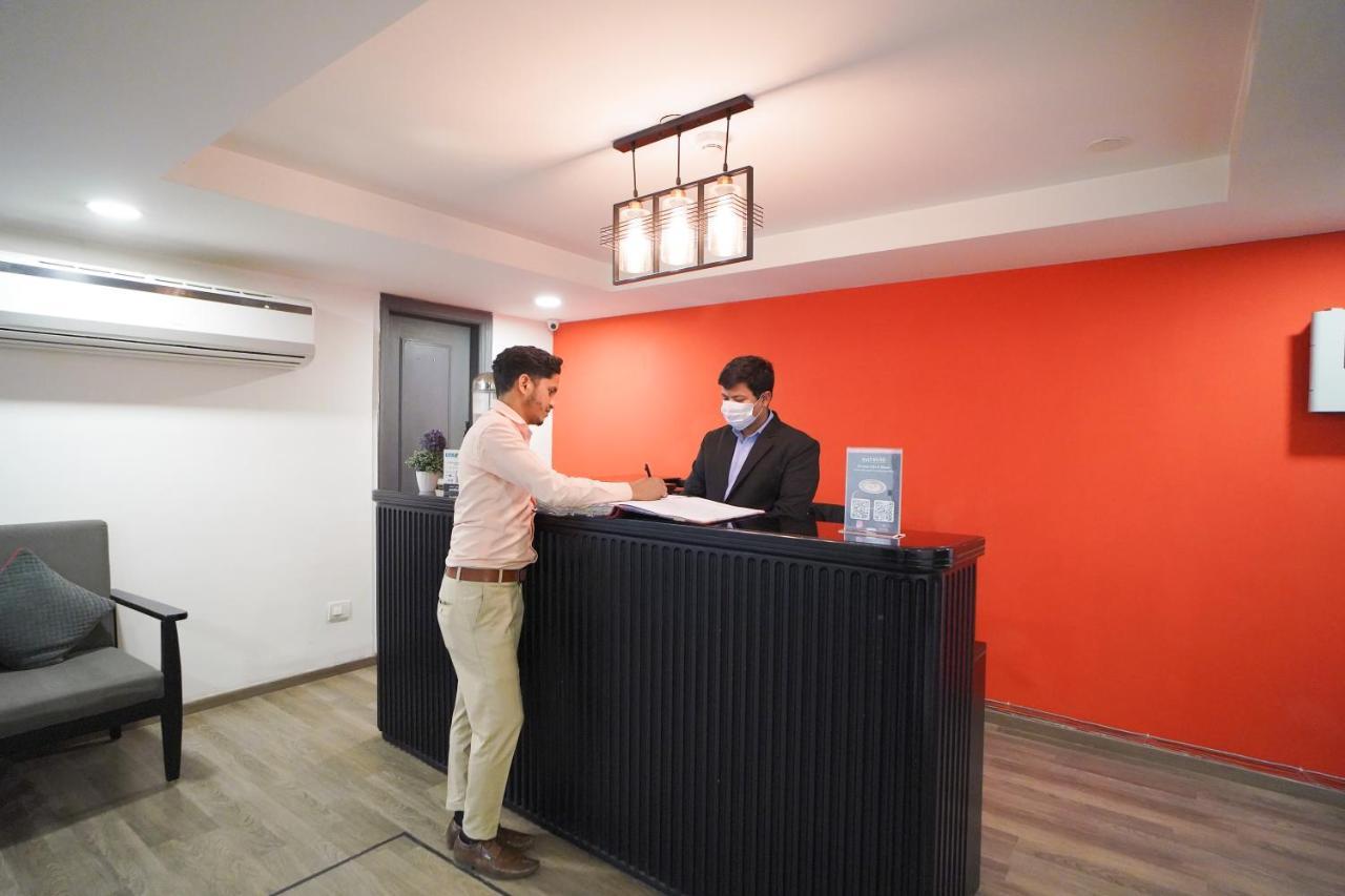 Hotel Saltstayz Express - Golf Course Road & Dlf Phase-1