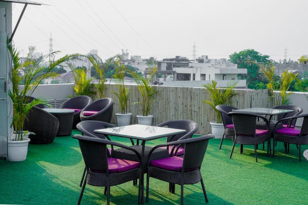 Saltstayz Select - Huda Center Hotel