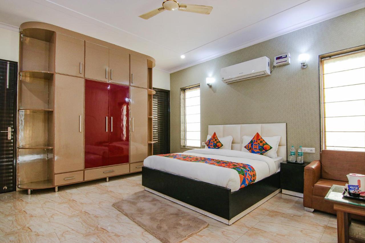 Homefort - Sector 45 Near Cyber Park & Artemis Hospital 4* Gurgaon