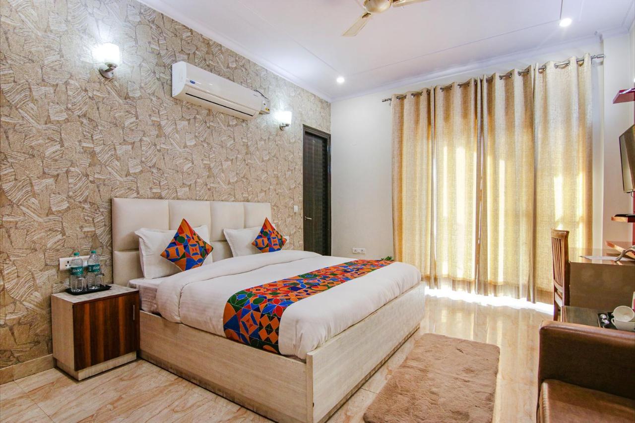 Homefort - Sector 45 Near Cyber Park & Artemis Hospital 4*