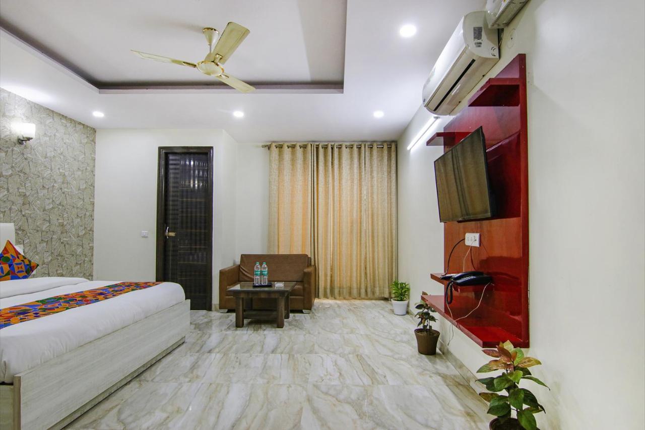 Hotel Homefort - Sector 45 Near Cyber Park & Artemis Hospital