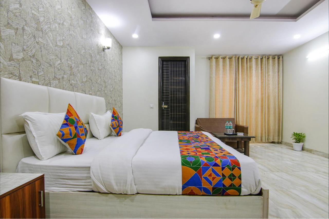 Homefort - Sector 45 Near Cyber Park & Artemis Hospital Hotel 4*