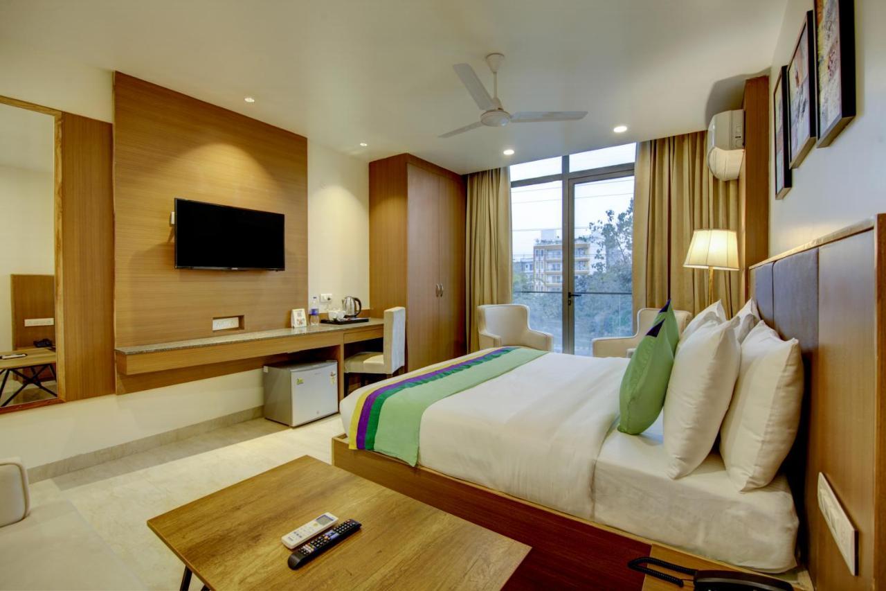 Hotel Treebo Grand Gurugram 3*