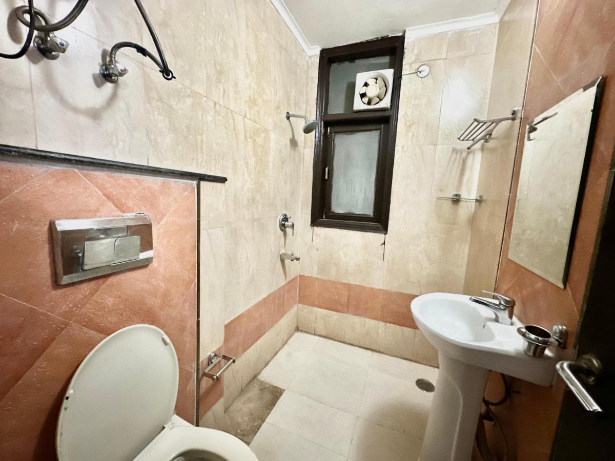 Jacuzzi & Spacious Open Terrace With & Bonfire Gurgaon