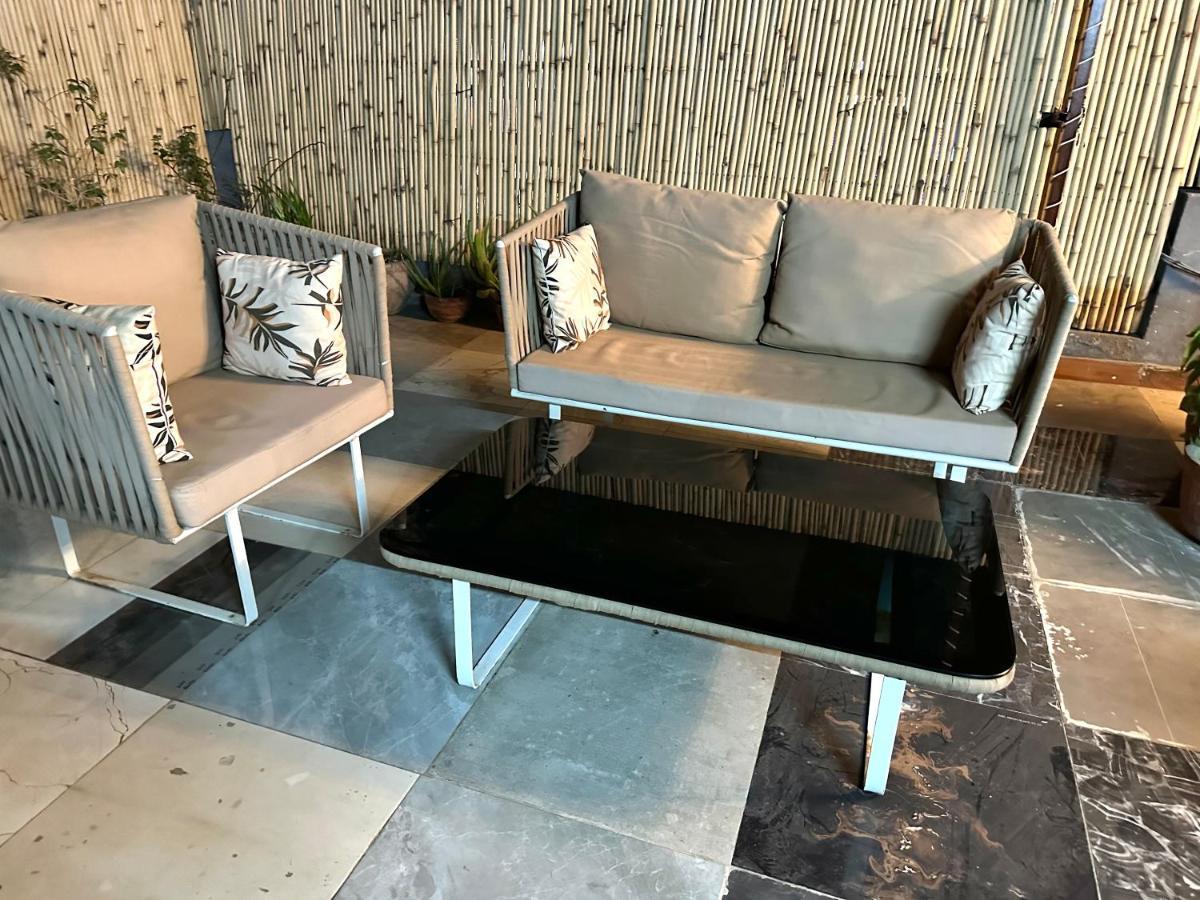 Jacuzzi & Spacious Open Terrace With & Bonfire * Gurgaon