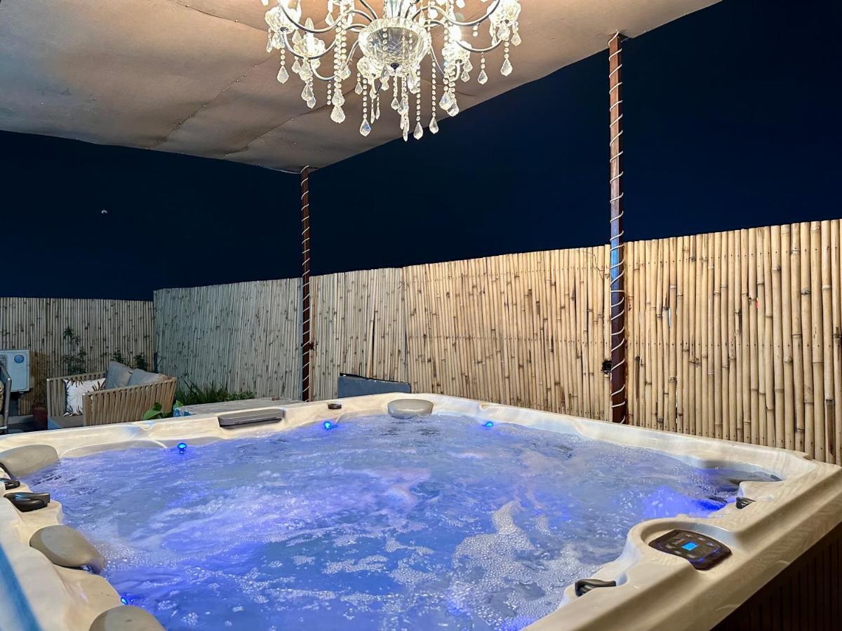 Holiday home Jacuzzi & Spacious Open Terrace With & Bonfire Gurgaon