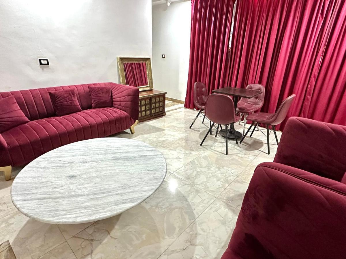 Private Floor With Hall And 5 For Parties