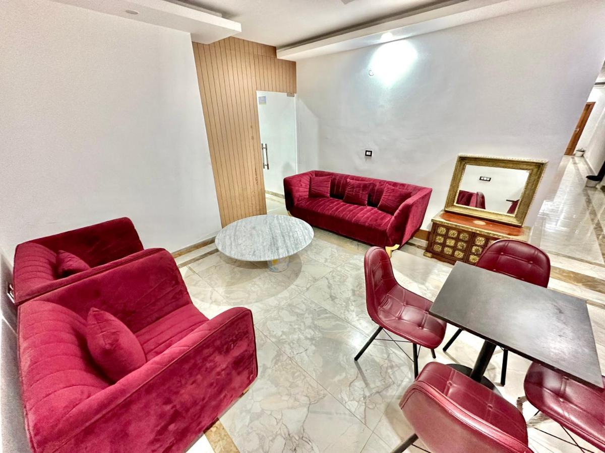 Private Floor With Hall And 5 For Parties Gurgaon