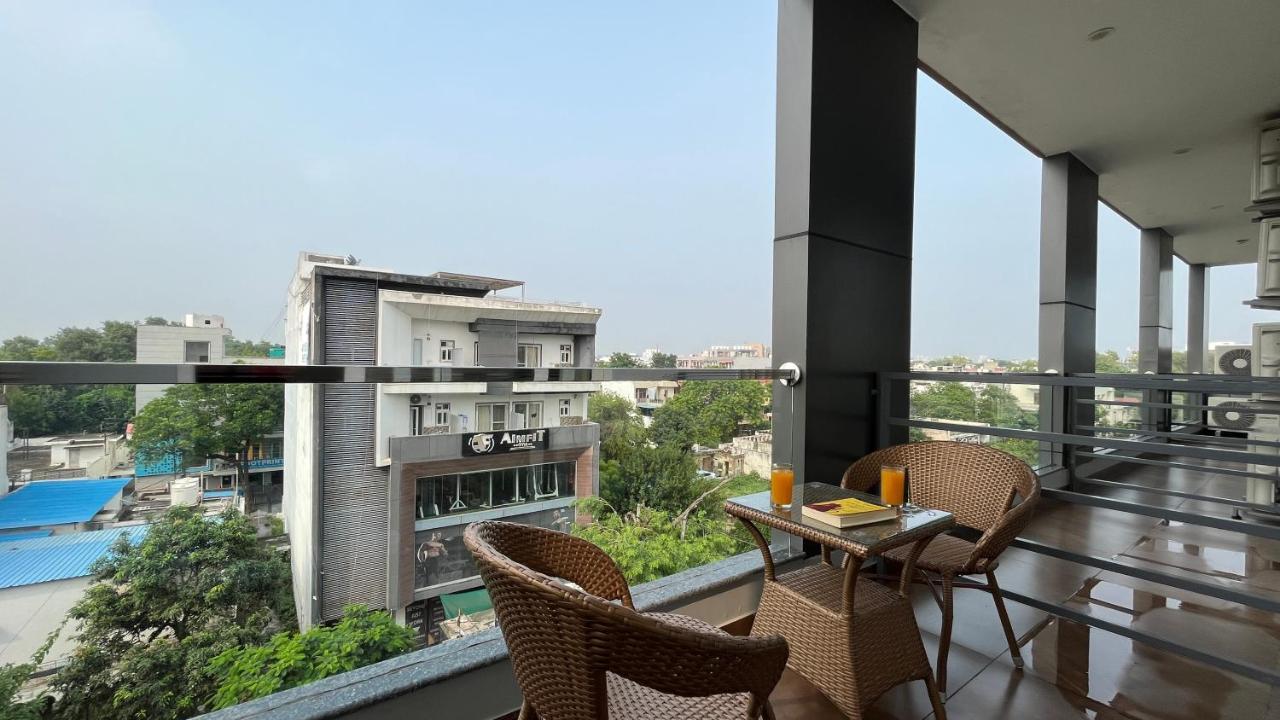 Hotel Bluo 1bhk - Balcony, Lift, Gym, Parking 3*