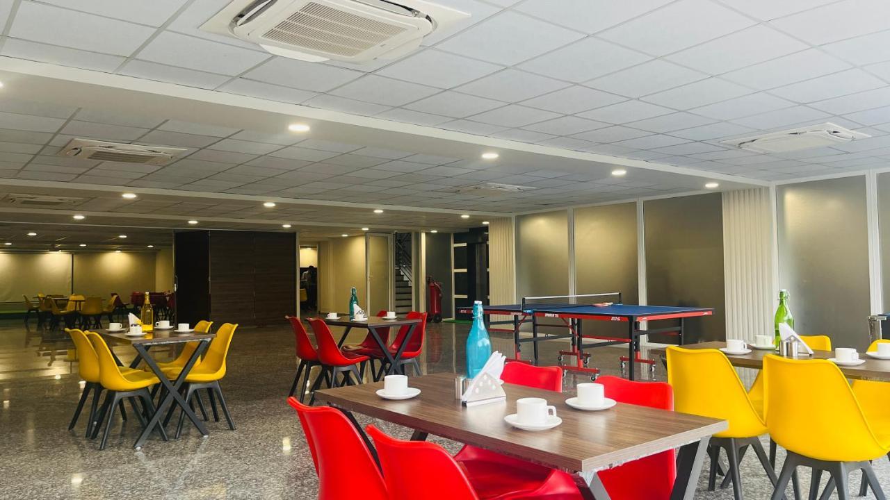 Bluo 1bhk - Balcony, Lift, Gym, Parking Hotel 3*