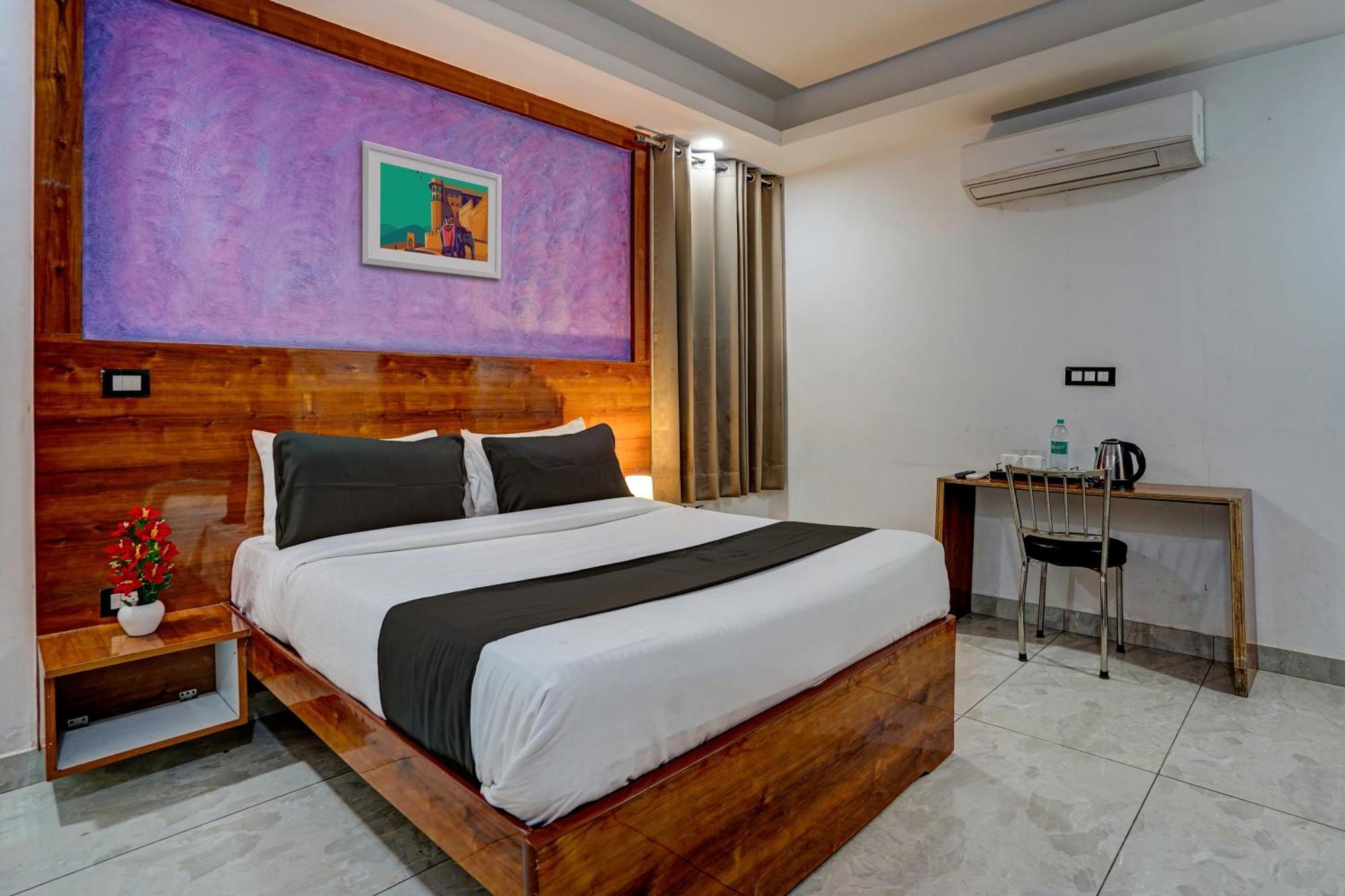 Luxury On Nh8 Near Hero Honda Chowk Hotel