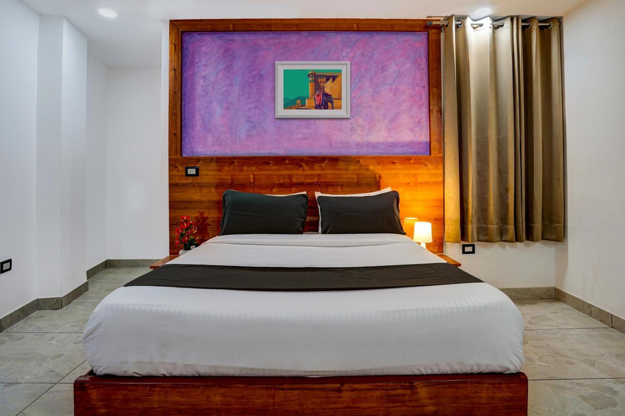 Hotel Luxury On Nh8 Near Hero Honda Chowk 4*