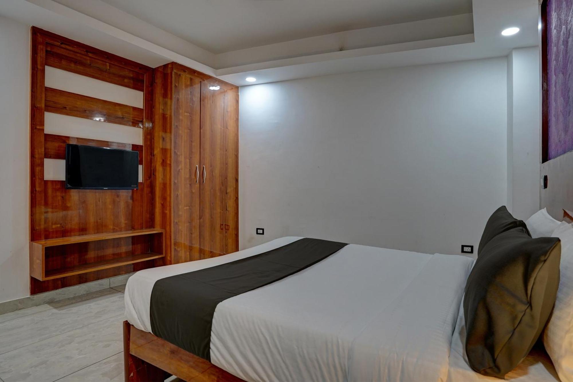 Luxury On Nh8 Near Hero Honda Chowk Hotel