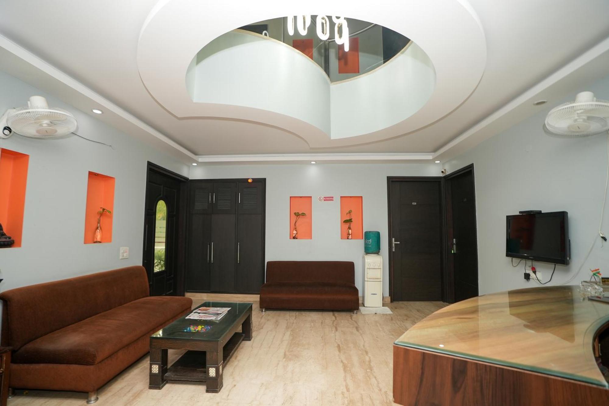 Hotel Daffodils Gurgaon