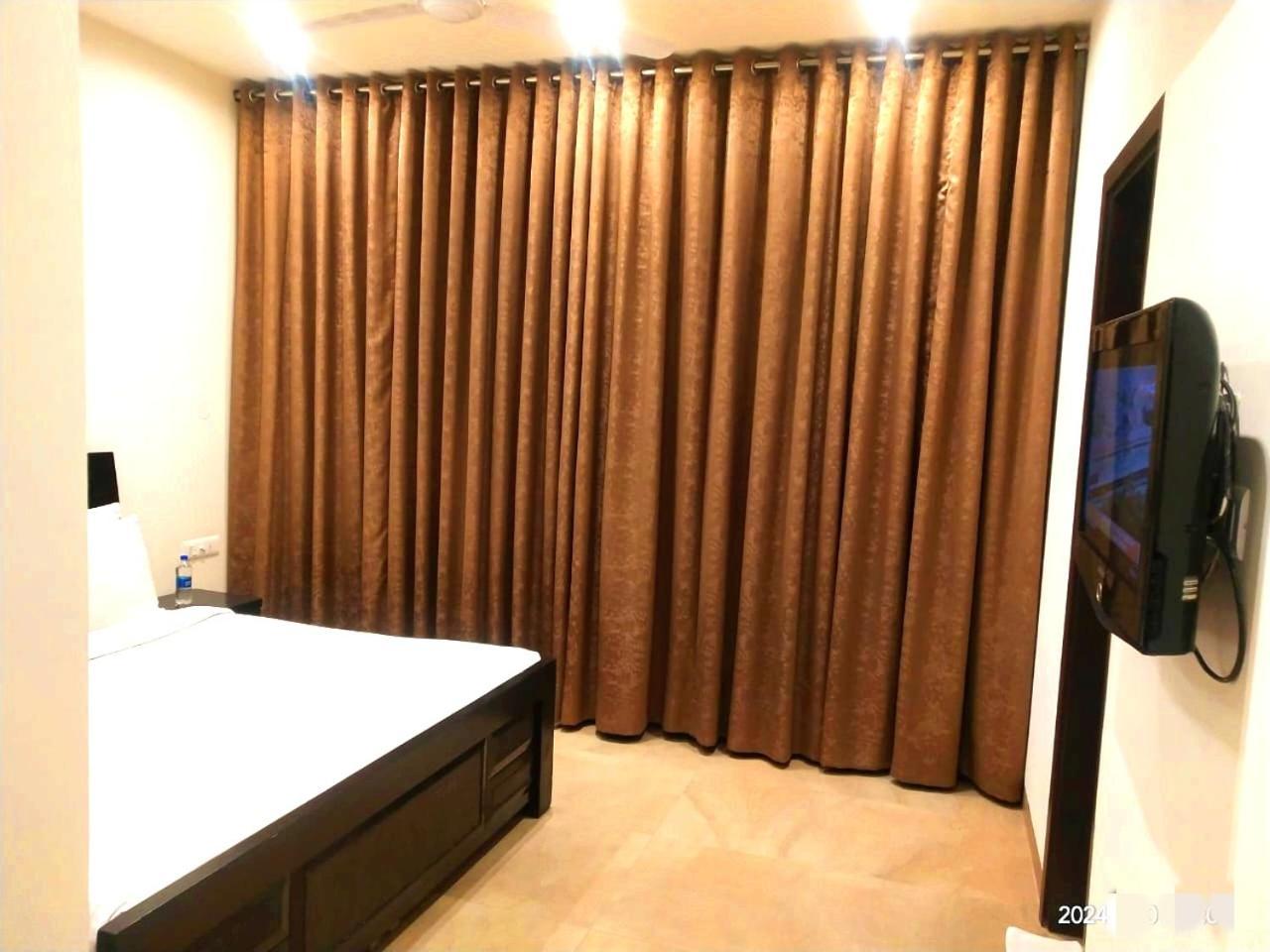 When In - Artemis Hospital 1 Min Walk, Fortis & Medanta 4 Mins Drive Apartment *