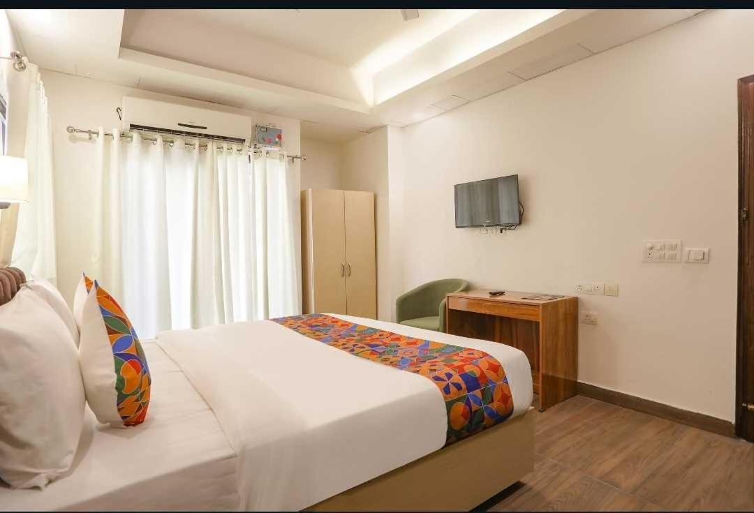 Collection O Royal Spark Gurgaon