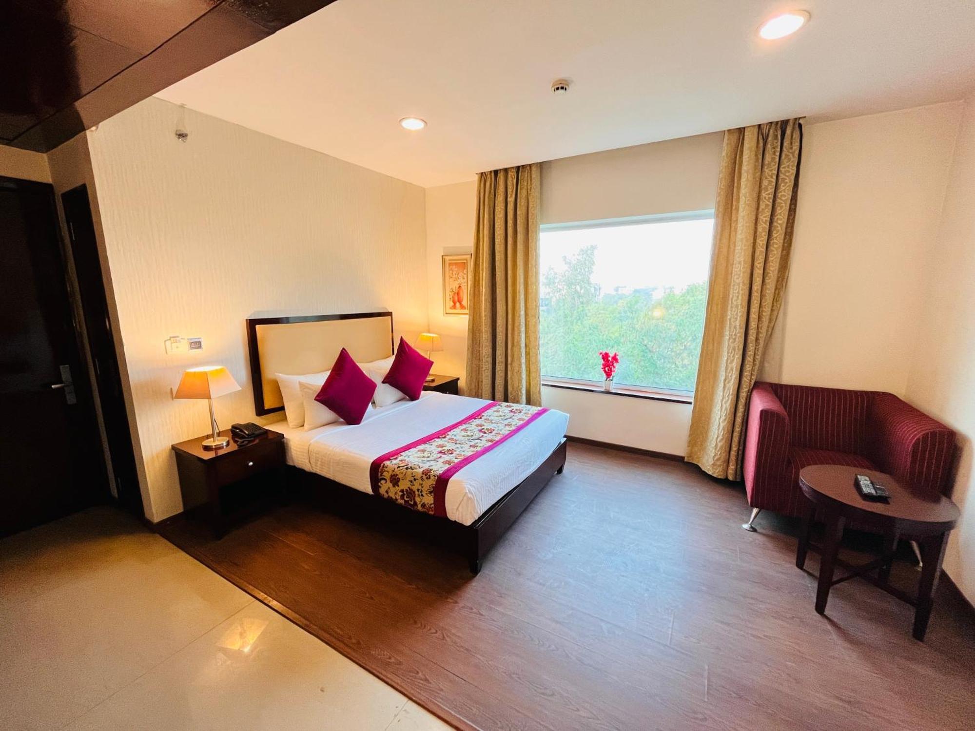Corus & Banquets - Sector 14, Couple Friendly 3* Gurgaon