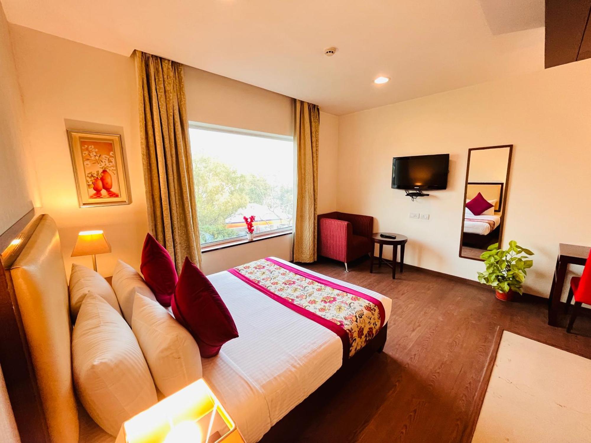 Hotel Corus & Banquets - Sector 14, Couple Friendly Gurgaon