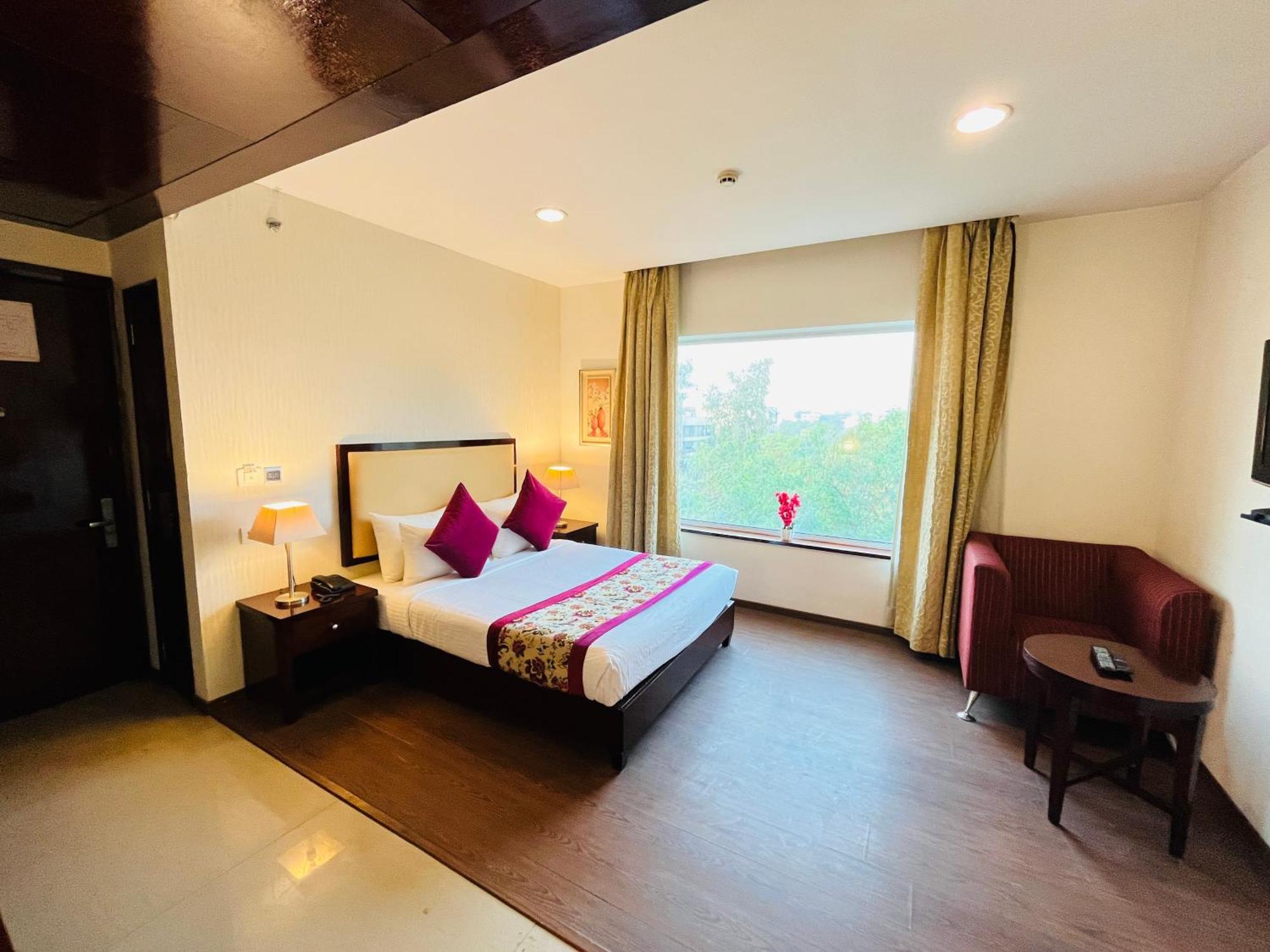 Hotel Corus & Banquets - Sector 14, Couple Friendly