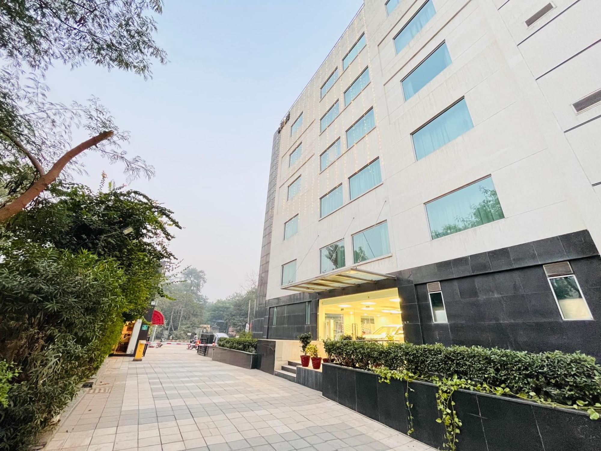 Hotel Corus & Banquets - Sector 14, Couple Friendly Gurgaon