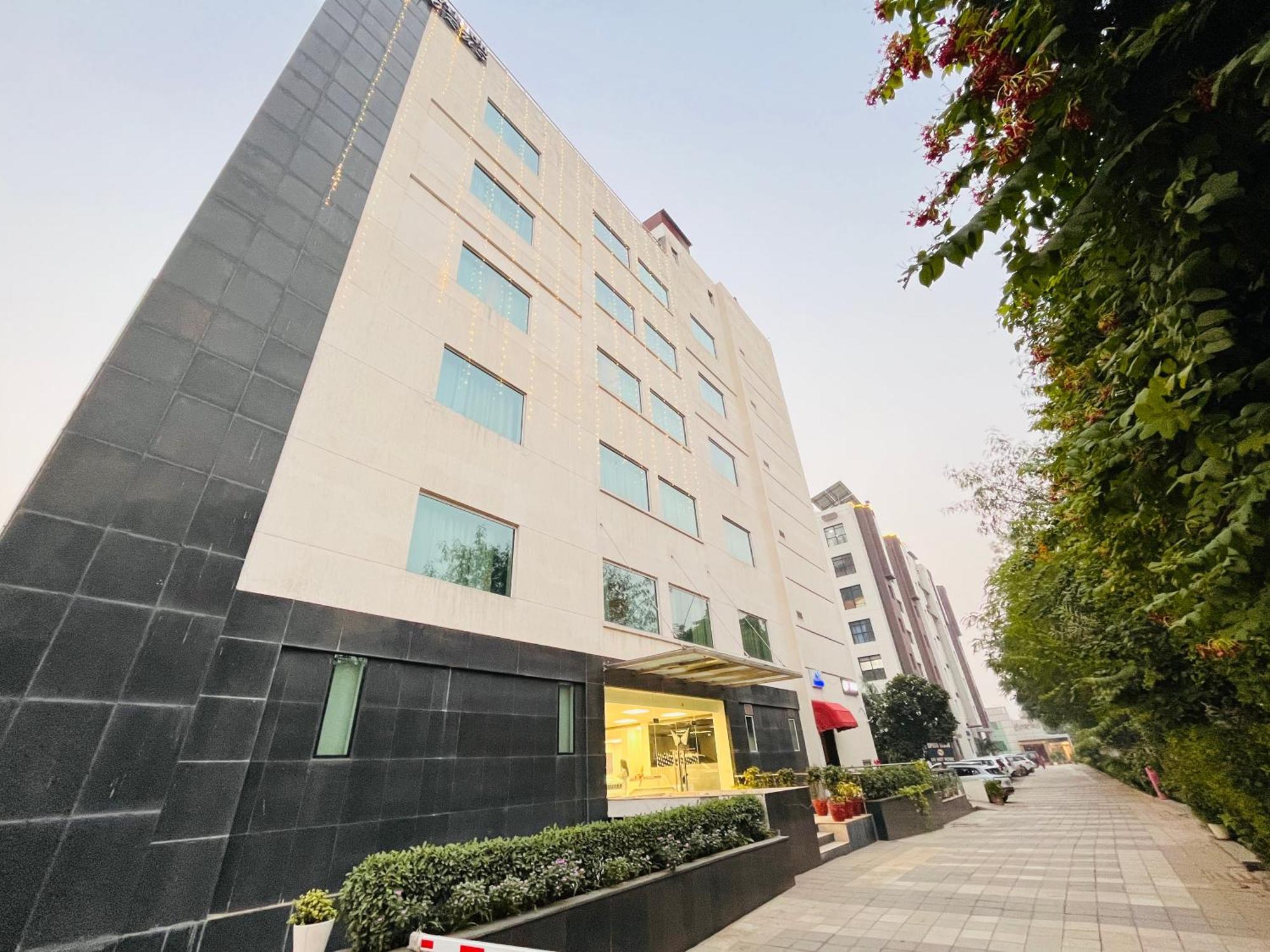 Hotel Corus & Banquets - Sector 14, Couple Friendly 3*
