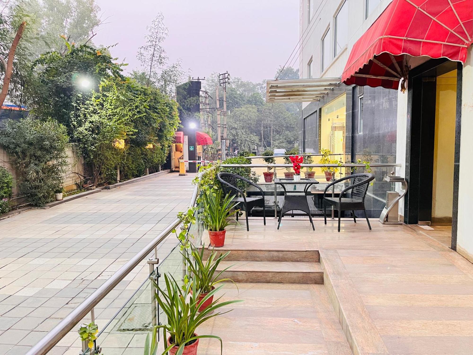 Corus & Banquets - Sector 14, Couple Friendly Hotel 3*
