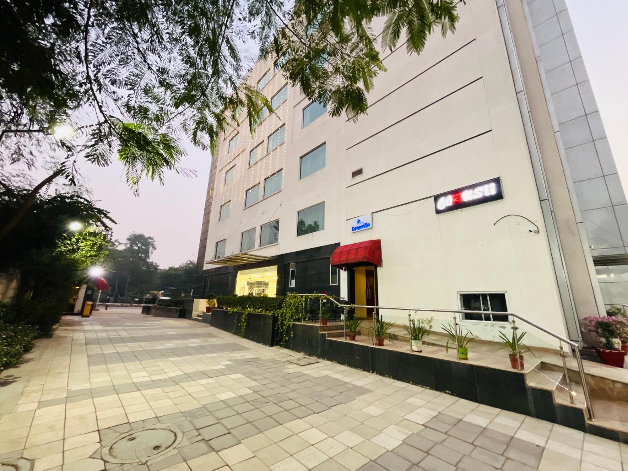 Corus & Banquets - Sector 14, Couple Friendly Gurgaon