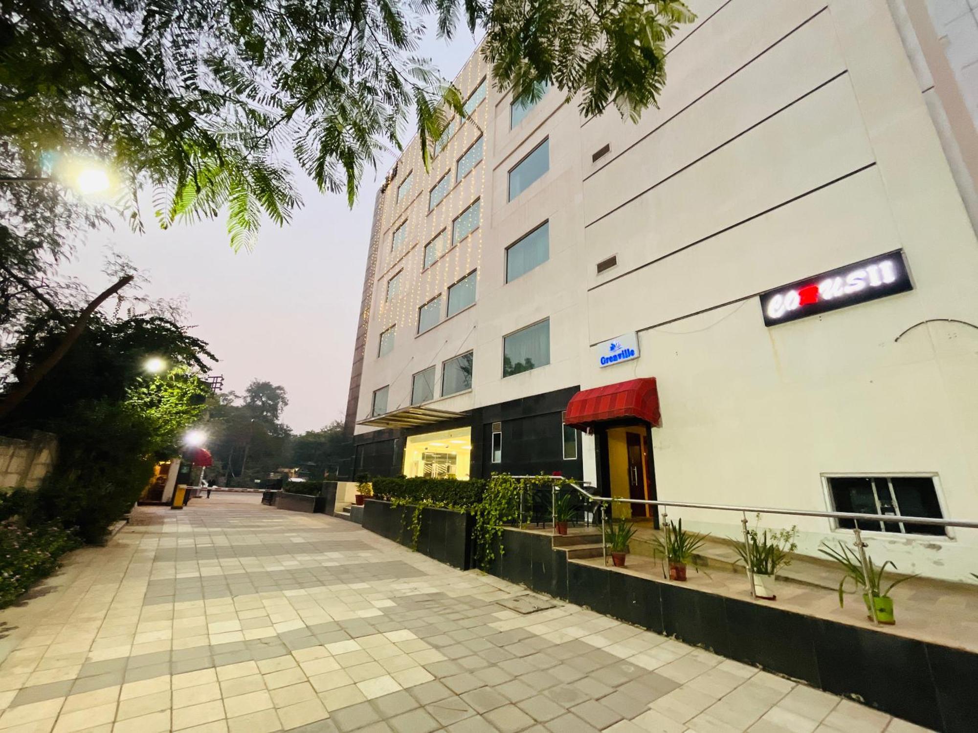 Hotel Corus & Banquets - Sector 14, Couple Friendly Gurgaon