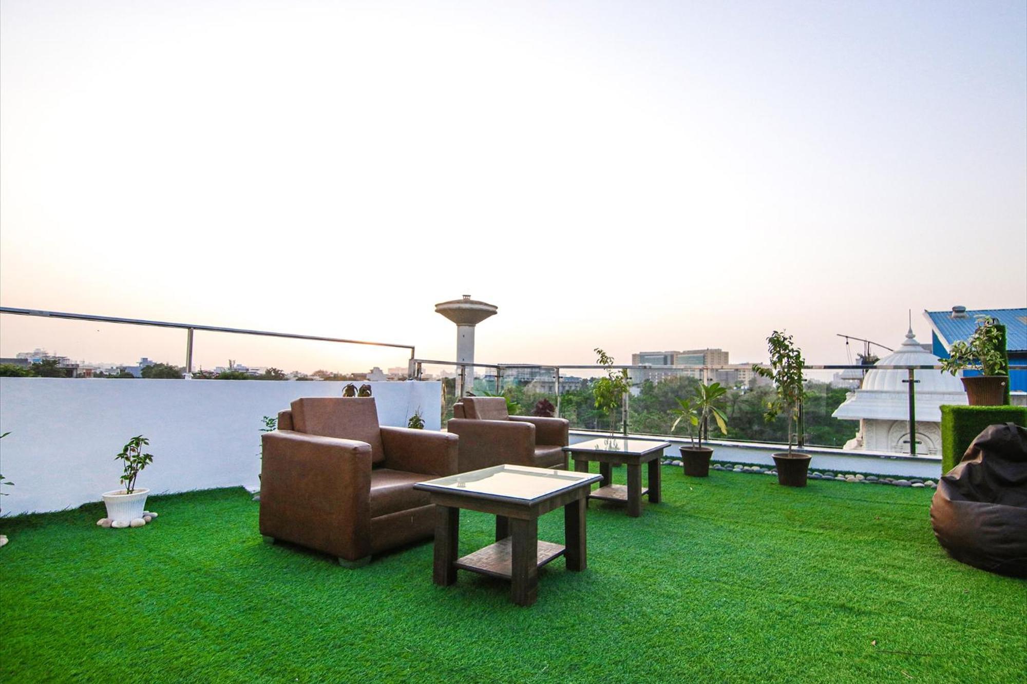 Hotel Homefort - Sector 45 Near Cyber Park & Artemis Hospital Gurgaon