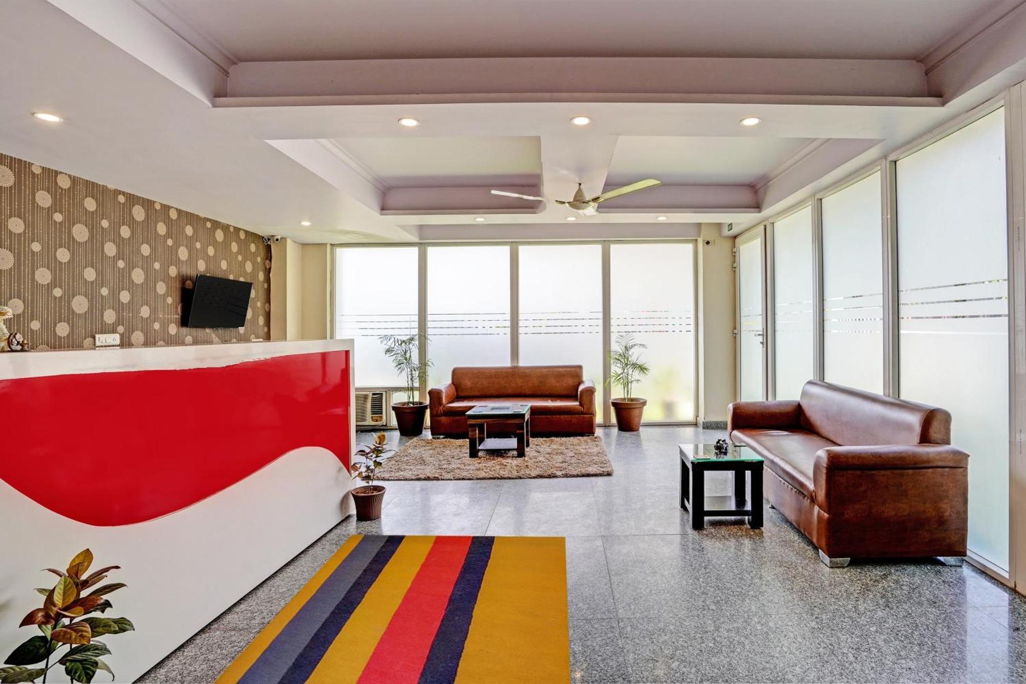 Homefort - Sector 45 Near Cyber Park & Artemis Hospital Hotel 4*
