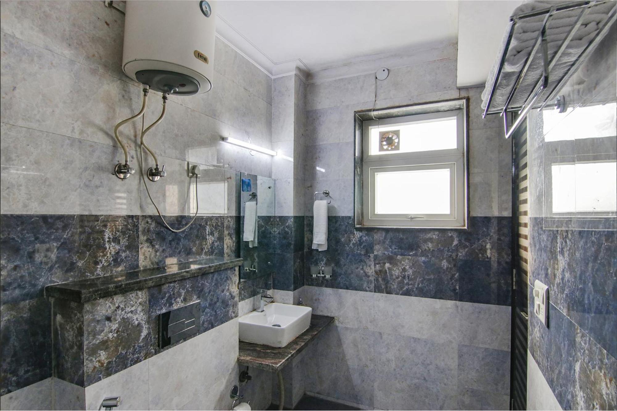 Homefort - Sector 45 Near Cyber Park & Artemis Hospital Hotel Gurgaon