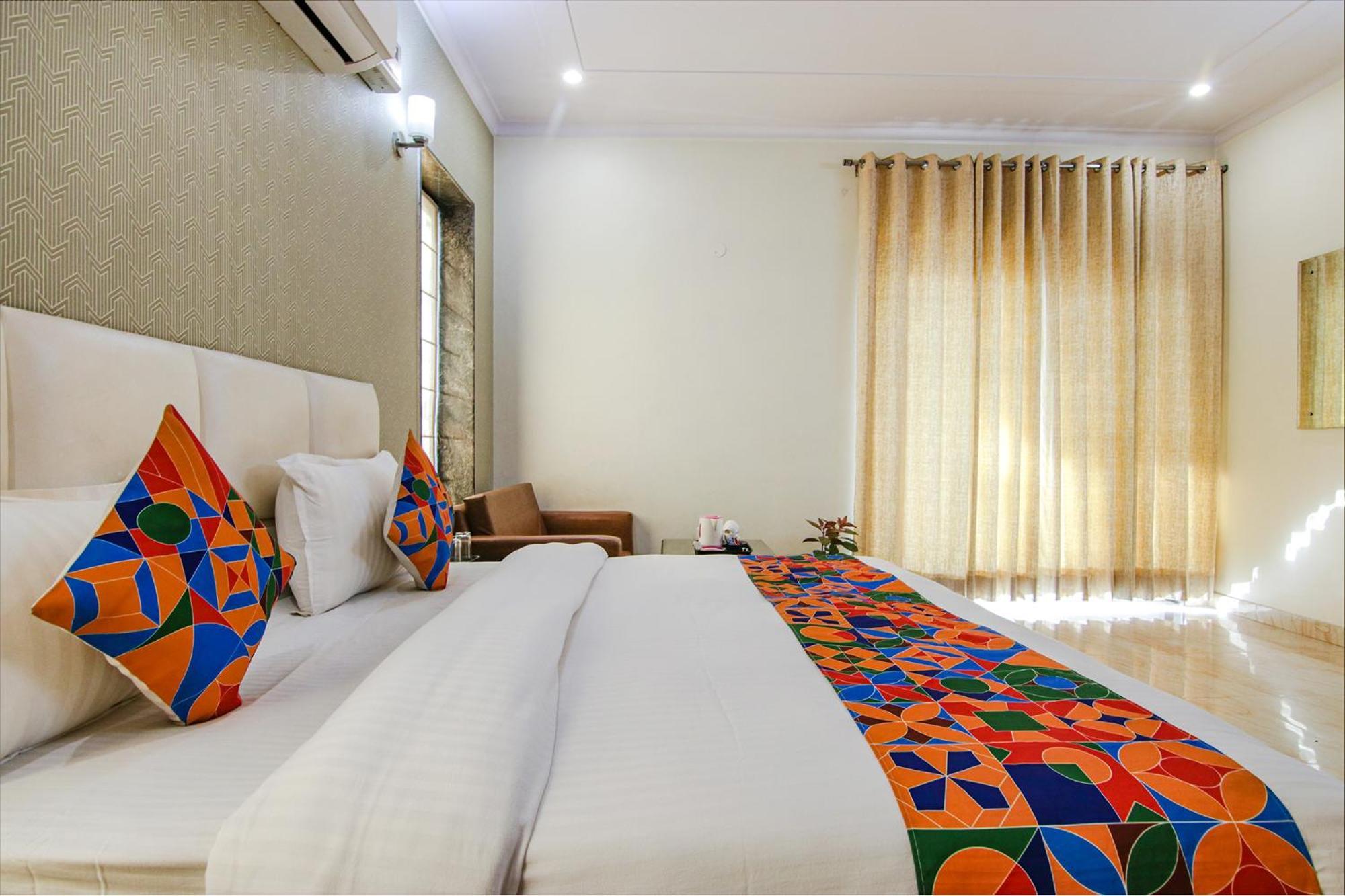Homefort - Sector 45 Near Cyber Park & Artemis Hospital 4*
