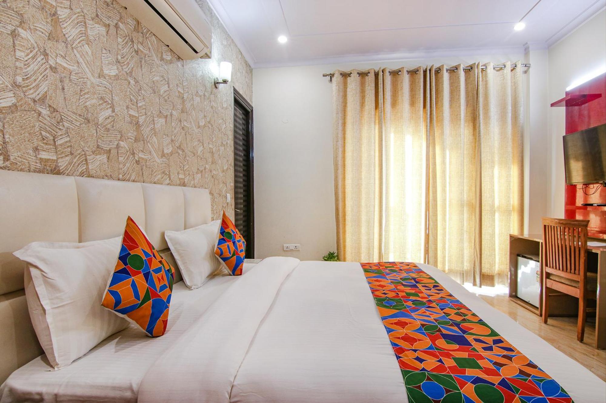 Hotel Homefort - Sector 45 Near Cyber Park & Artemis Hospital 4*
