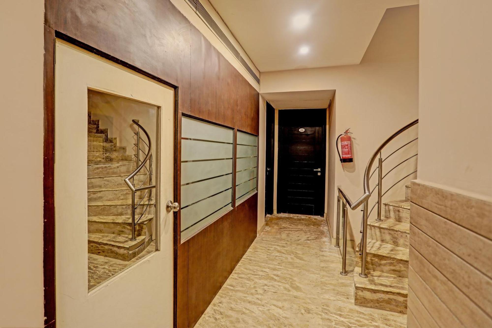 Townhouse Tipsyy 16 Hotel