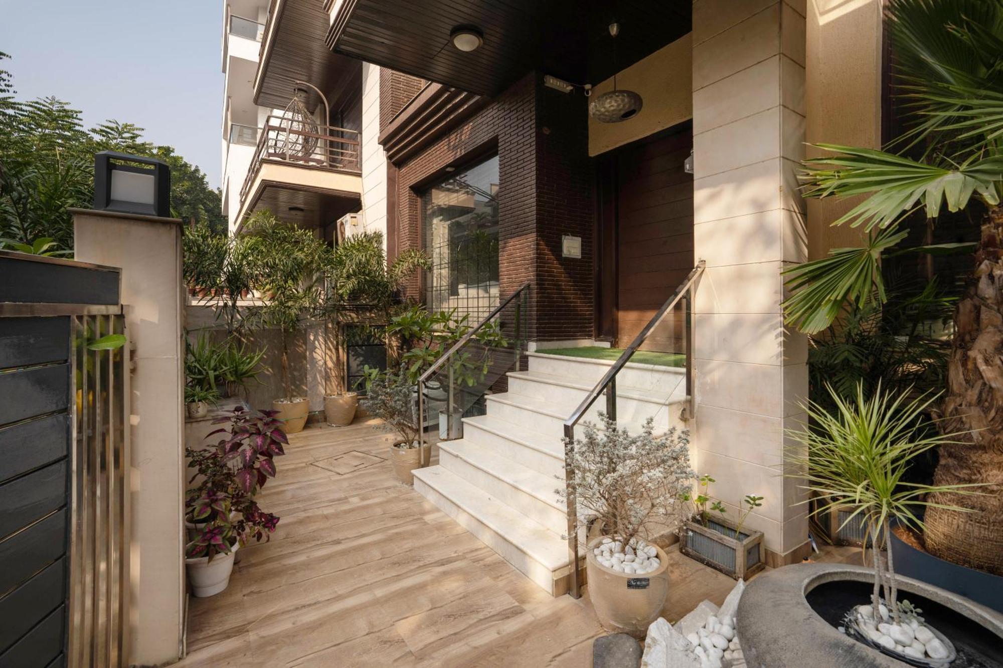 Holiday home Luxurious 4 Bhk With Mini Movie Theatre In *