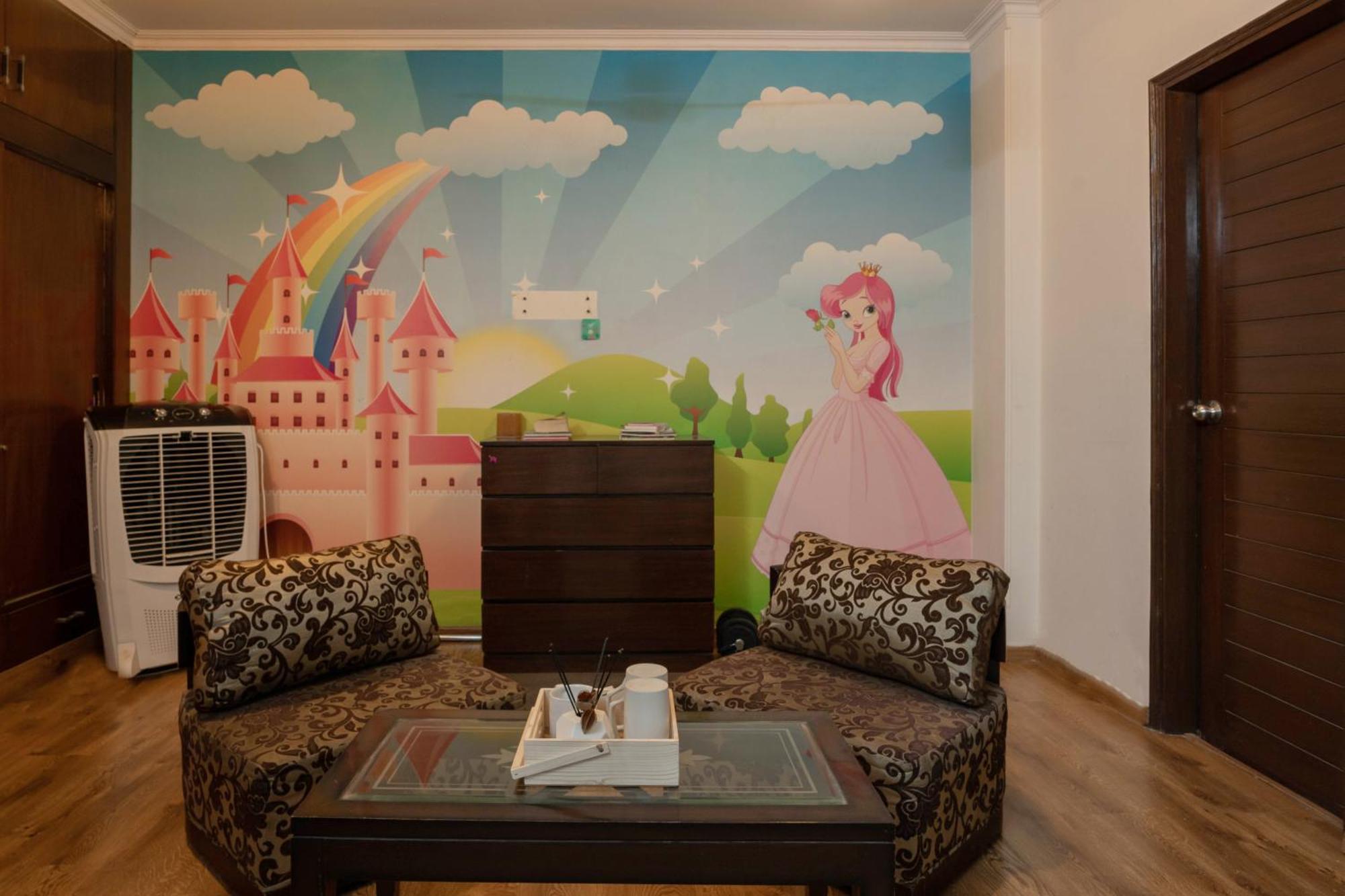 Luxurious 4 Bhk With Mini Movie Theatre In